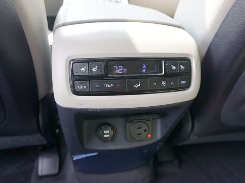 Used 2024 Hyundai Palisade Limited FWD image 16
