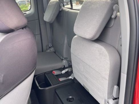 Used 2015 Toyota Tacoma PreRunner w/ SR5 Package image 10