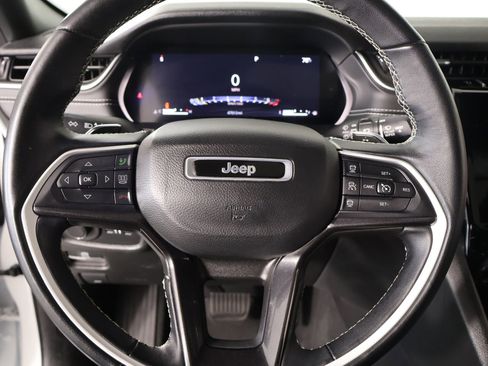 Used 2022 Jeep Grand Cherokee Altitude image 3