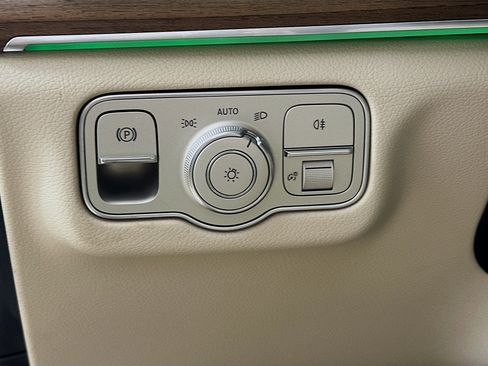 Used 2026 Mercedes-Benz GLS 450 4MATIC image 10