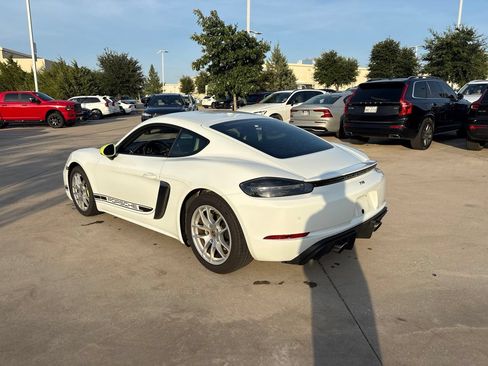 Used 2018 Porsche 718 Cayman RWD image 7