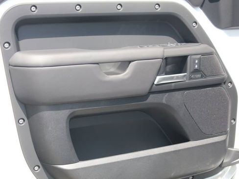 New 2025 Land Rover Defender 130 X-Dynamic SE image 20