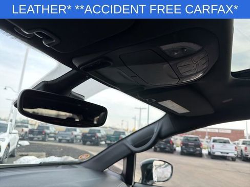 Used 2025 Chrysler Pacifica Limited FWD image 31