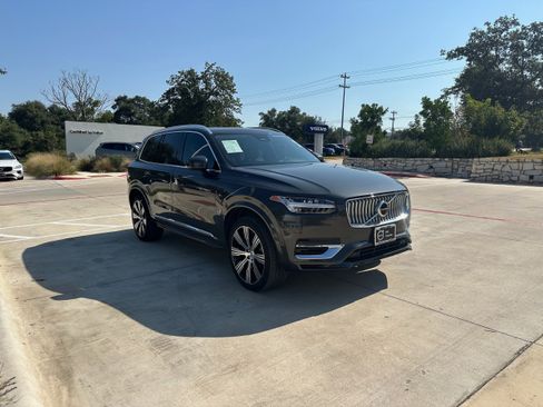 Certified 2023 Volvo XC90 T8 Plus image 7