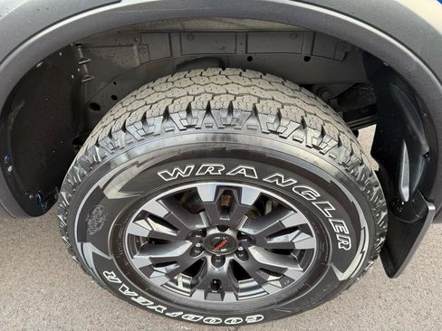 Used 2020 Nissan Titan PRO-4X w/ Pro-4x Convenience Package AWD/4WD image 18