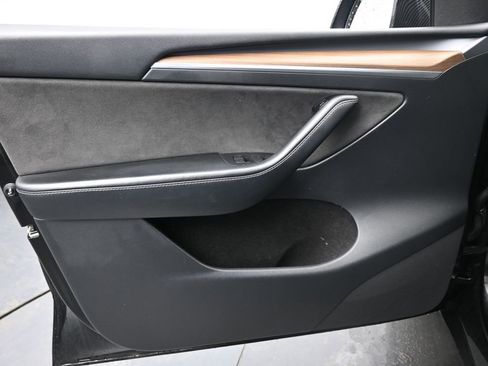 Used 2023 Tesla Model Y Long Range image 19