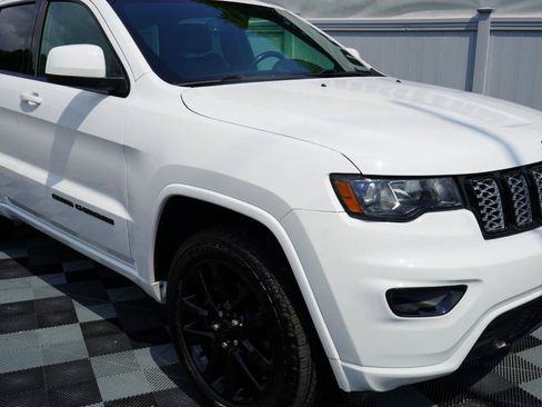 Used 2019 Jeep Grand Cherokee Altitude AWD/4WD image 19