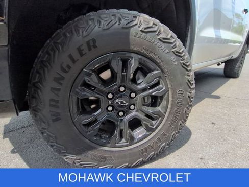 Used 2022 Chevrolet Silverado 1500 ZR2 w/ Technology Package AWD/4WD image 8