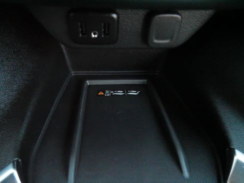 Used 2023 Chevrolet Traverse LT w/ Midnight/Sport Edition image 28