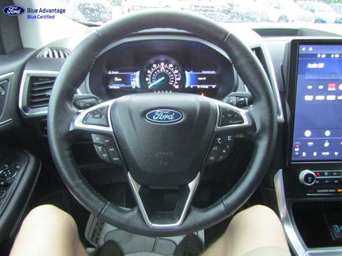 Certified 2024 Ford Edge Titanium AWD/4WD image 17