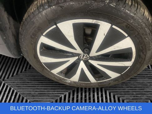 Used 2022 Volkswagen Taos SE AWD/4WD image 3