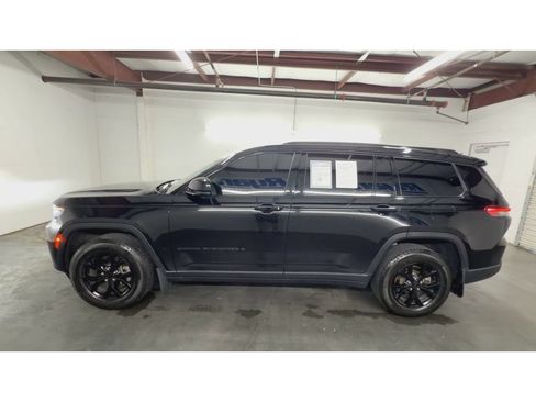 Used 2025 Jeep Grand Cherokee L Altitude AWD/4WD image 5