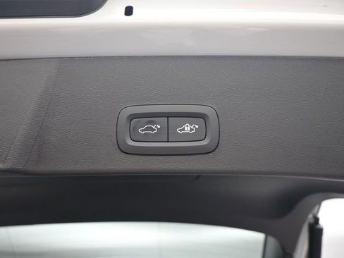 Used 2024 Volvo XC40 B5 Plus image 29