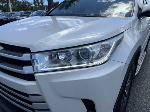 Used 2017 Toyota Highlander XLE AWD/4WD image 6
