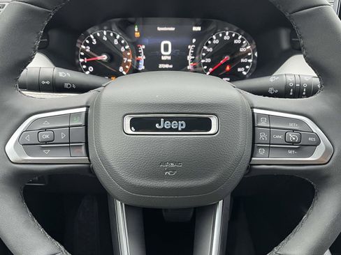 Certified 2025 Jeep Compass Limited image 19