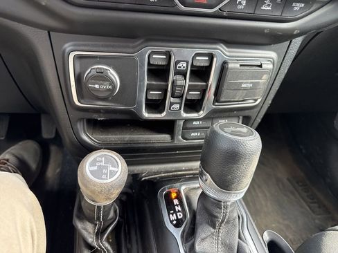 Used 2021 Jeep Wrangler Unlimited Sahara AWD/4WD image 14