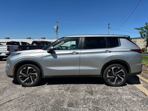 Used 2023 Mitsubishi Outlander SE Black Edition FWD image 2