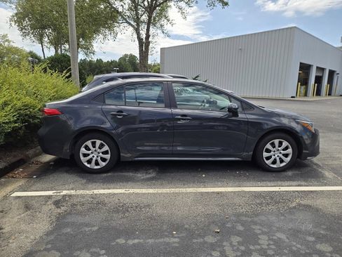 Used 2025 Toyota Corolla LE FWD image 4