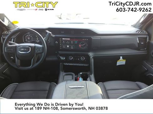 Used 2025 GMC Sierra 2500 AT4X image 17