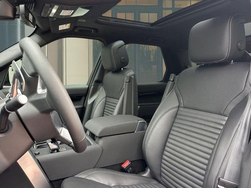 New 2026 Land Rover Discovery S AWD/4WD image 5