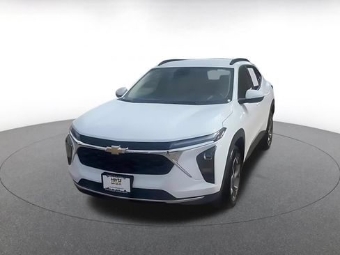 Used 2025 Chevrolet Trax LT w/ LT Convenience Package FWD image 7