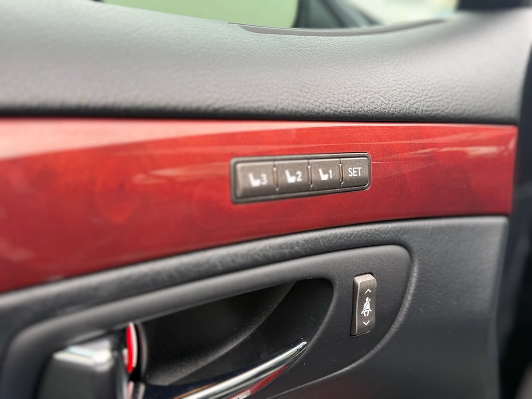Used 2007 Lexus LS 460 RWD image 19