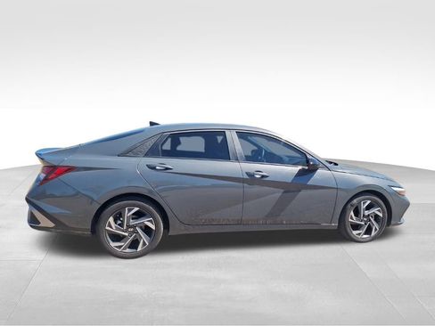 Used 2025 Hyundai Elantra Sport image 10