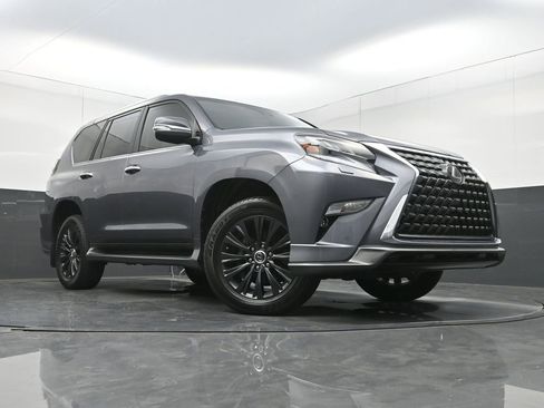 Used 2023 Lexus GX 460 Premium w/ Accessory Package AWD/4WD image 29
