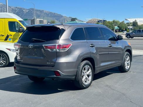 Used 2014 Toyota Highlander XLE AWD/4WD image 4