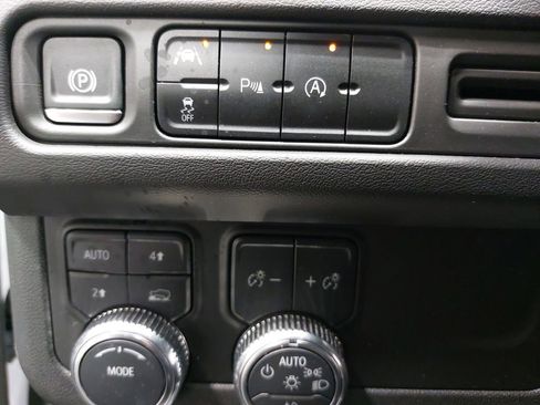 Used 2024 GMC Yukon XL SLT image 27