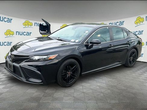 Used 2022 Toyota Camry SE w/ Cold Weather Package AWD/4WD image 3