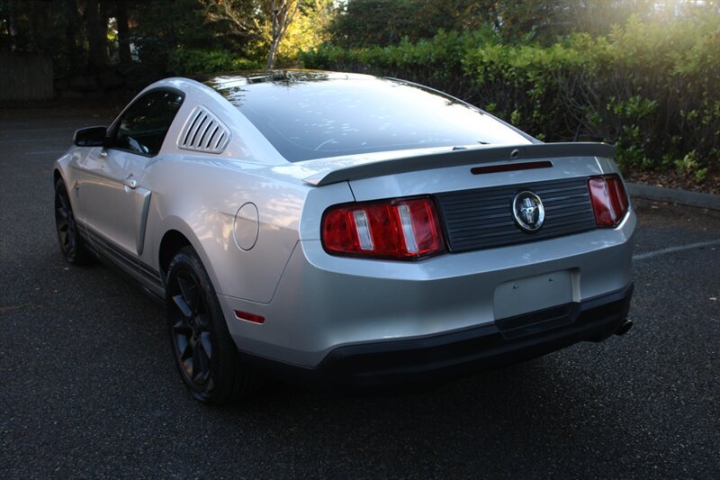 Used 2010 Ford Mustang Premium RWD image 4