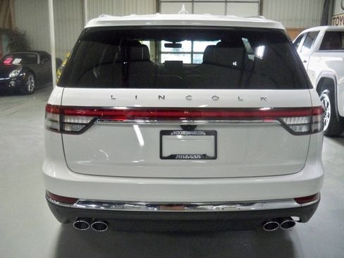 Used 2023 Lincoln Aviator Reserve w/ Equipment Group 201A image 4