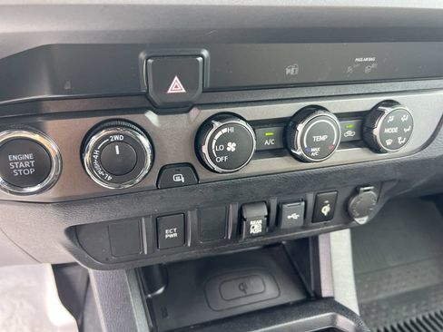 Used 2020 Toyota Tacoma TRD Sport AWD/4WD image 29