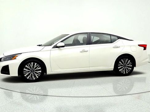 Used 2023 Nissan Altima 2.5 SV FWD image 8
