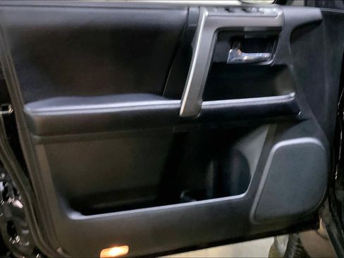 Used 2016 Toyota 4Runner SR5 image 22