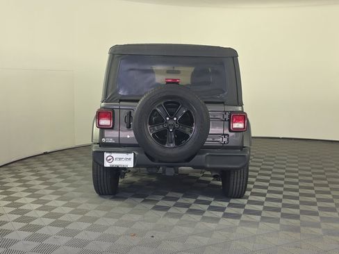 Used 2019 Jeep Wrangler Unlimited Sport AWD/4WD image 6