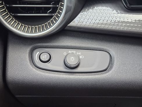New 2026 Chevrolet Trax ACTIV w/ Sunroof Package FWD image 23