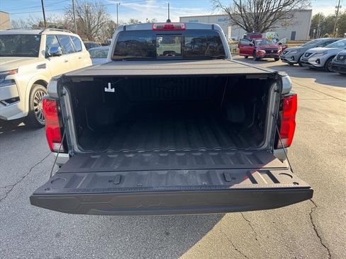 Used 2025 Chevrolet Colorado LT w/ LT Convenience Package image 10