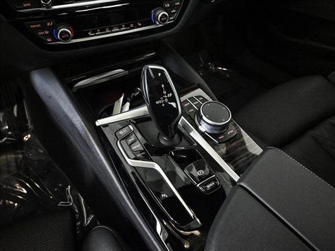 Used 2022 BMW 530i xDrive w/ Premium Package image 12