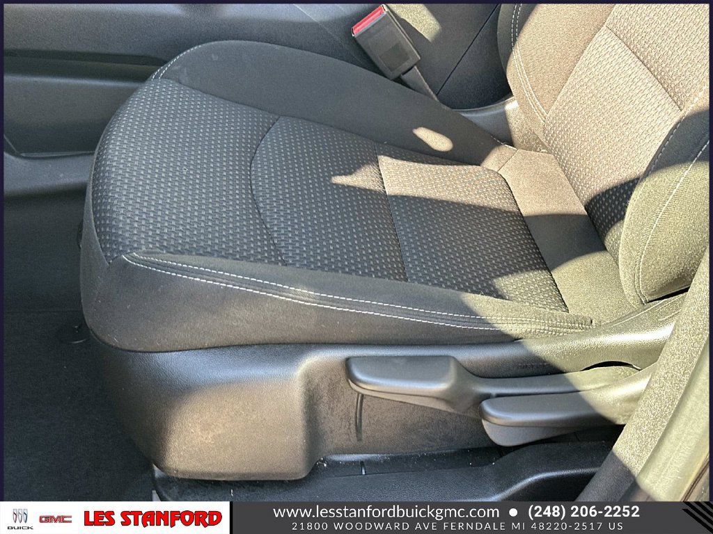 Used 2024 GMC Terrain SLE FWD image 18