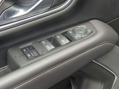 Used 2023 Chevrolet Suburban High Country image 11