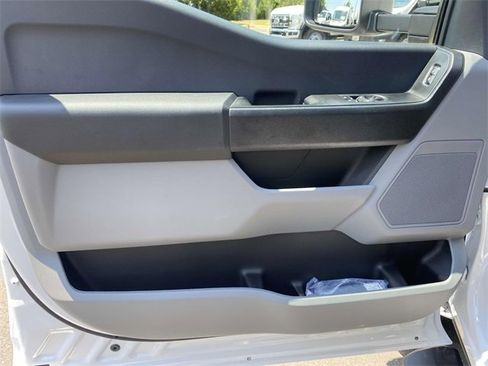 New 2025 Ford F550 4x4 Supercab Super Duty image 7