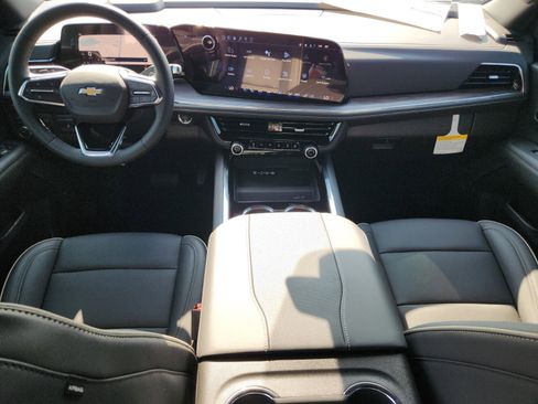 New 2026 Chevrolet Suburban Premier image 9