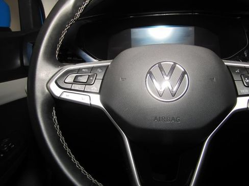 Used 2022 Volkswagen Taos SE FWD image 5