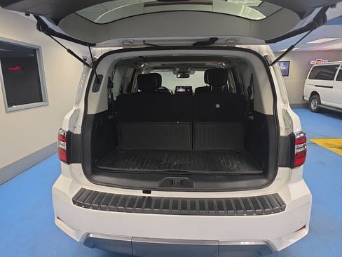 Used 2023 Nissan Armada SL w/ Captain's Chairs Package AWD/4WD image 5
