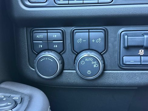 Certified 2021 Chevrolet Tahoe Z71 w/ Z71 Signature Package AWD/4WD image 36