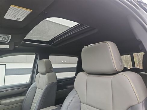 Used 2025 Chevrolet Silverado 2500 ZR2 w/ Technology Package image 19