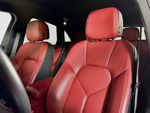 Certified 2025 Porsche Macan AWD/4WD image 5