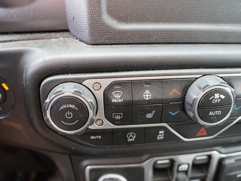 Used 2023 Jeep Gladiator Sport AWD/4WD image 6
